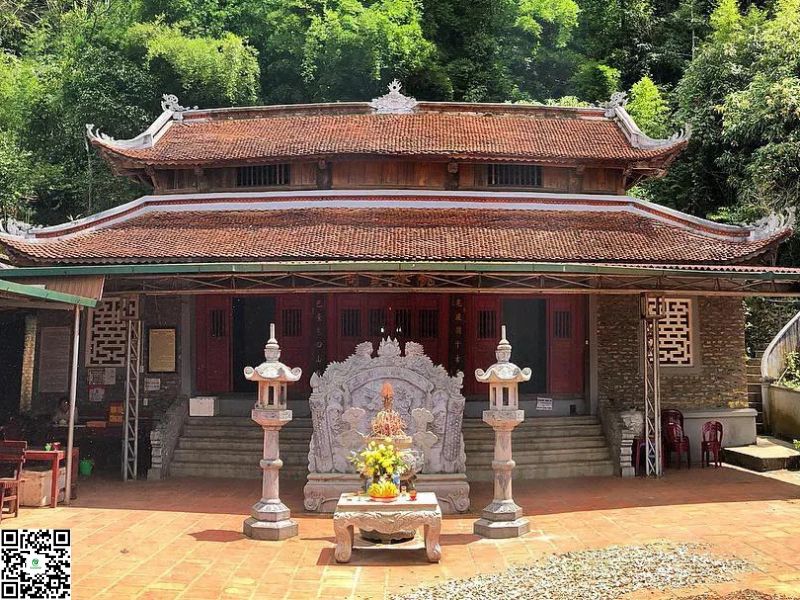 Vẻ Đẹp Kiến Trúc Và Cảnh Quan Đền Mẫu Thượng
